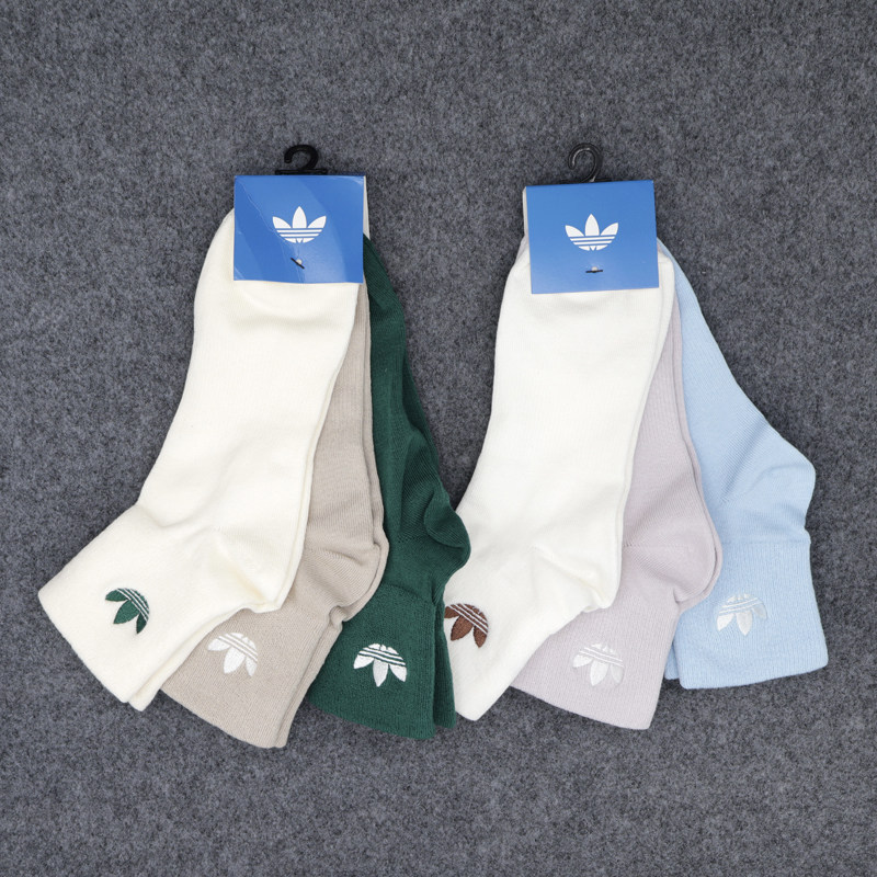 阿迪达斯Adidas三叶草男女同款刺绣logo休闲棉袜中短筒袜子KX0853