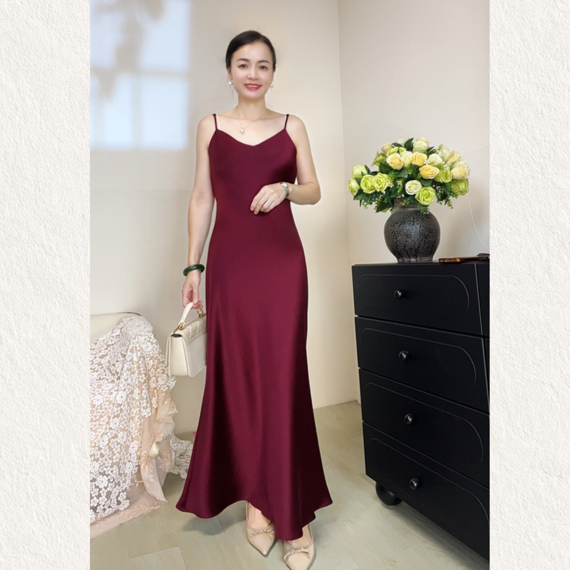 45°C斜裁轻奢三醋酸V领吊带性感长裙高端时尚显瘦露背鱼尾连衣裙