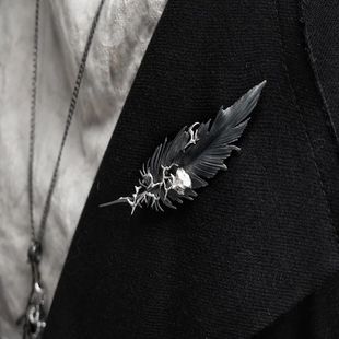 原创手工羽棘玫瑰胸针小众设计高级感气质男女款扣针配饰生日礼物