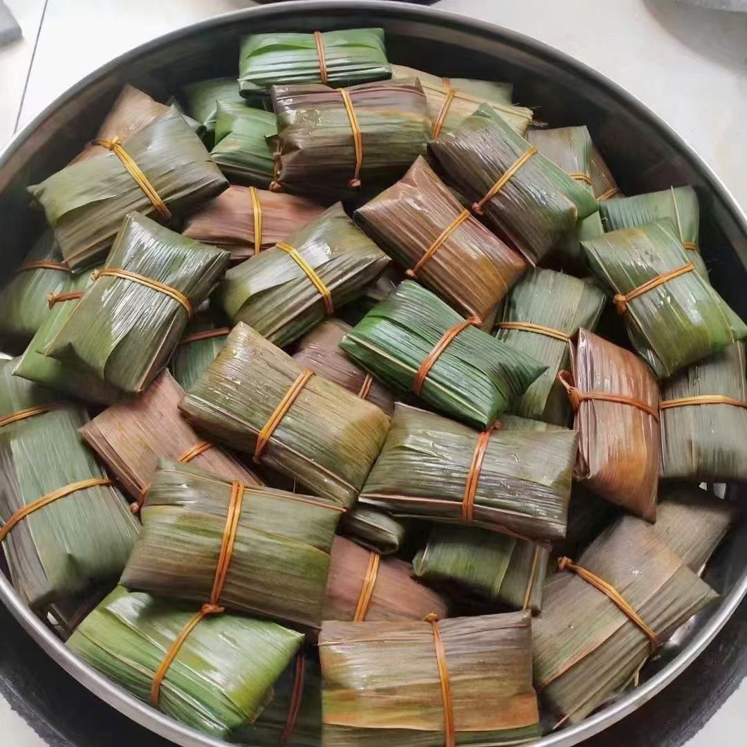 贵州黎平黄草粑三月粑侗族美食特产现做清明粑甜藤粑黄草糯米粑粑