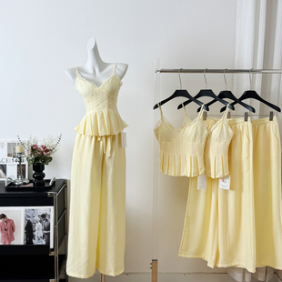 灰尘邓邓 早春穿搭套装女2026新款亚麻吊带上衣裤子度假两件套