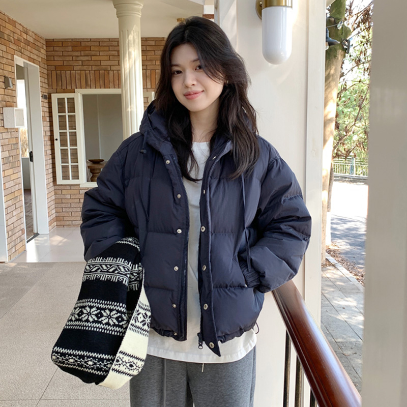 短款连帽藏蓝色羽绒服短外套