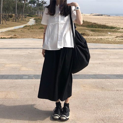 百思朵暗黑系白色短袖两件套搭配