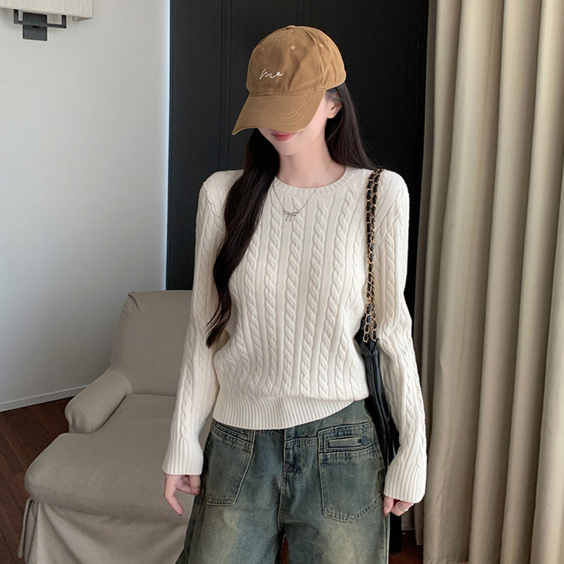 春秋奶白色内搭毛衣女麻花针织衫女生正肩套头叠穿奶fufu软糯上衣