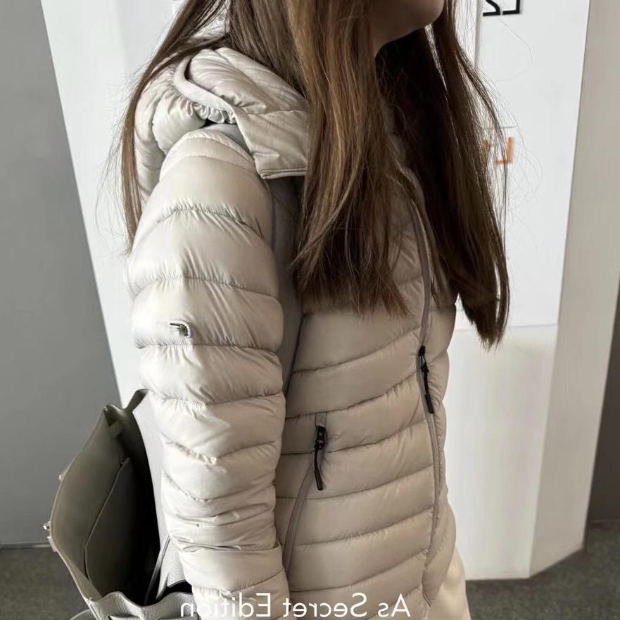 90白鹅绒轻薄无胆羽绒服女短款2024秋冬新款修身排骨泡芙连帽外套