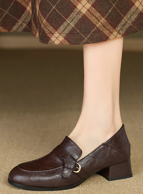 春秋季新款带扣复古小皮鞋女深口百搭中粗跟女鞋大码单鞋33--43码