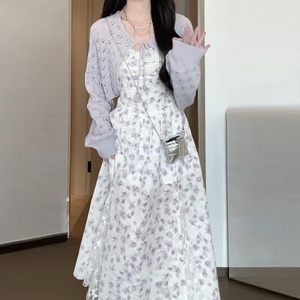 今年流行漂亮早春穿搭套装裙2024新款碎花开叉吊带连衣裙子女长裙