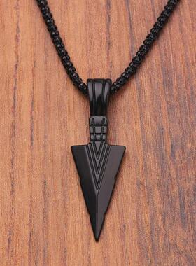 时尚男人的黑箭项炼镀金珠宝Trian