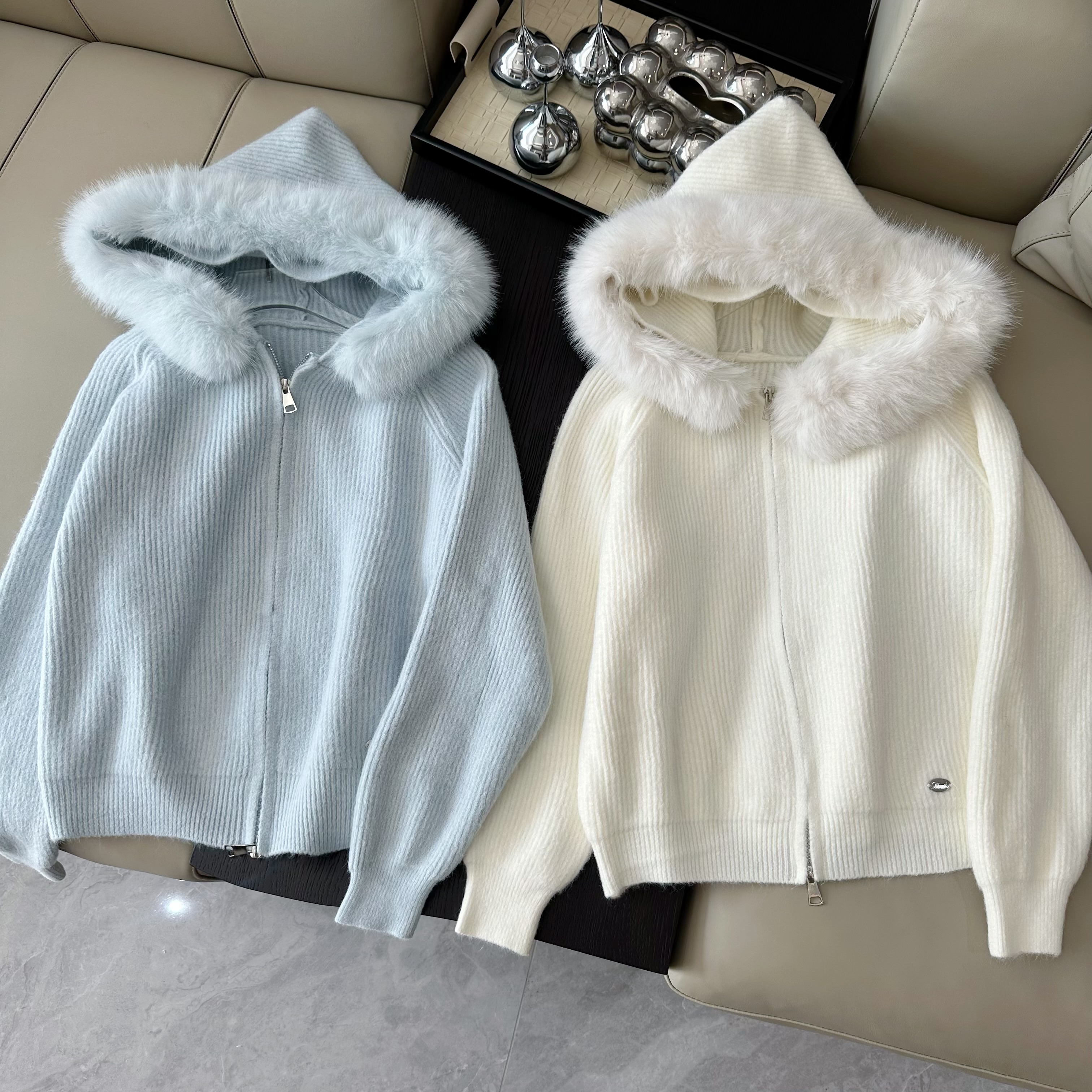 famouswang2025年冬季新款温温柔柔大毛领宽松连帽拉链针织开衫