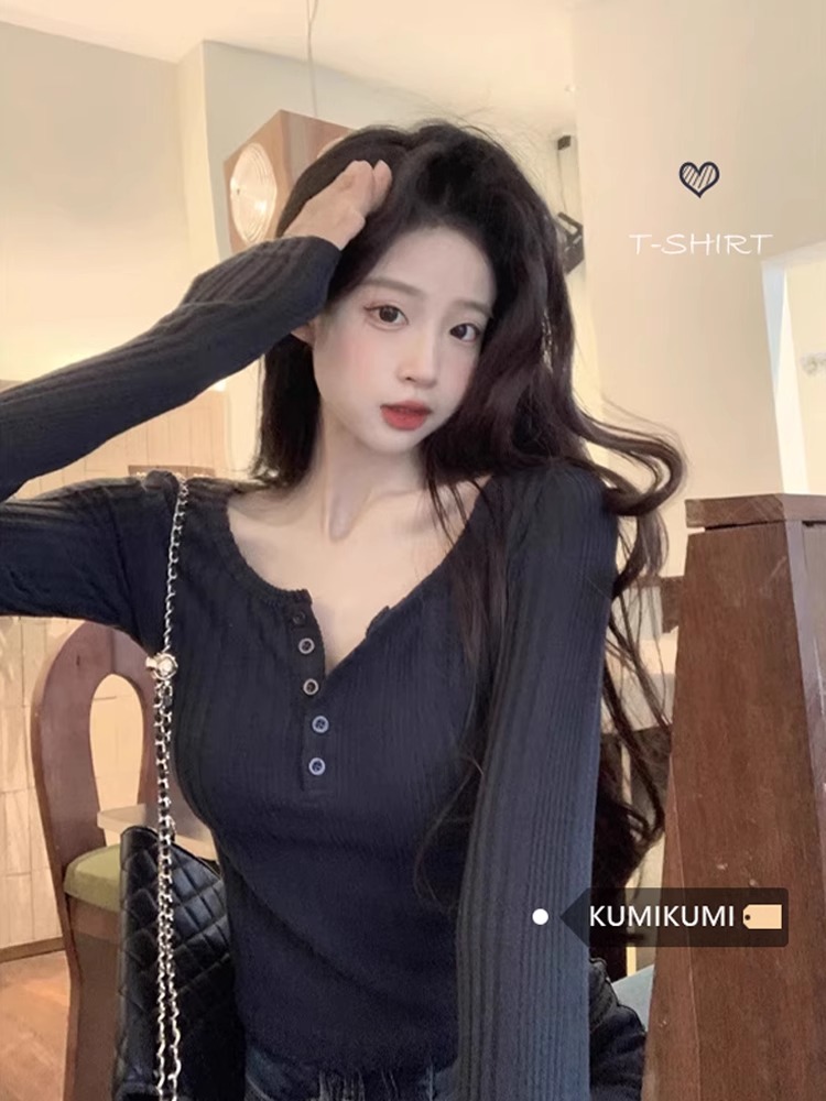 设计感小众U领钮扣坑条T恤女