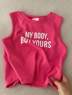 玫红色无袖T恤圆领针织衫女