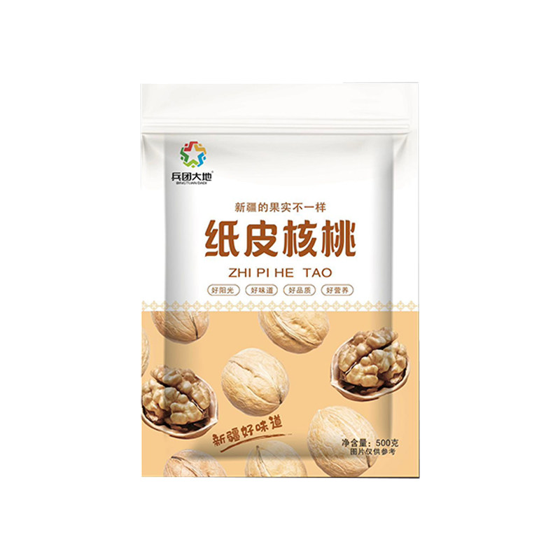 新疆兵团大地纸皮核桃巴旦木图片