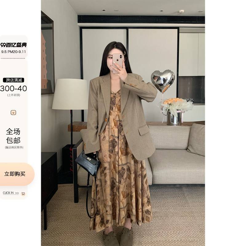 2025年春季新款新中式复古印花吊带连衣裙女修身显瘦设计长裙