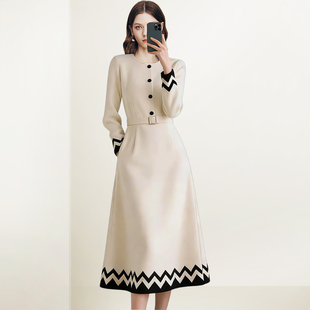 QOOEL法式撞色圆领轻奢高级感连衣裙2026春季新款超好看女士长裙