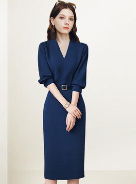 QOOEL法式高级感修身显瘦连衣裙2025秋冬新款V领精致超好看中长裙