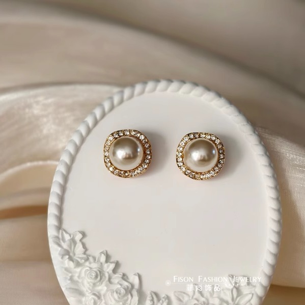 法式优雅精致镶钻珍珠耳钉轻奢高级感正圆形品质珍珠耳环无痛耳夹