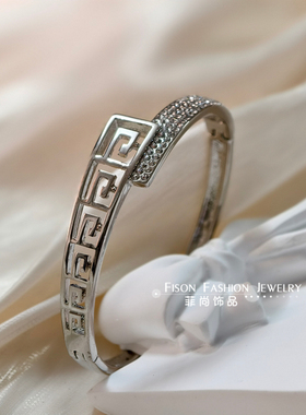 欧美时尚高级感镂空回纹手镯简约百搭轻奢满钻小众设计手环配饰品