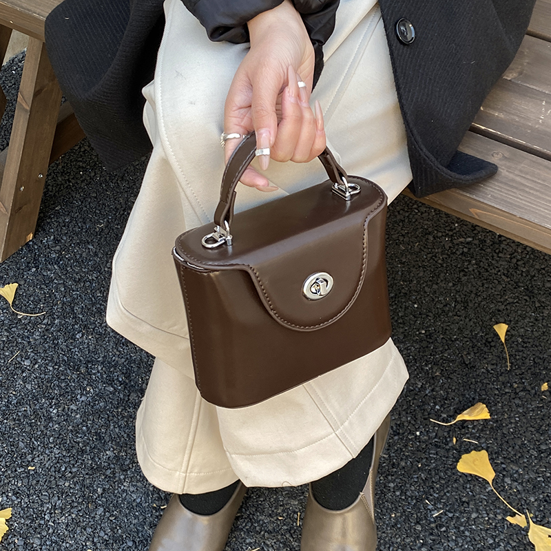 素韵格高级质感斜挎水桶包