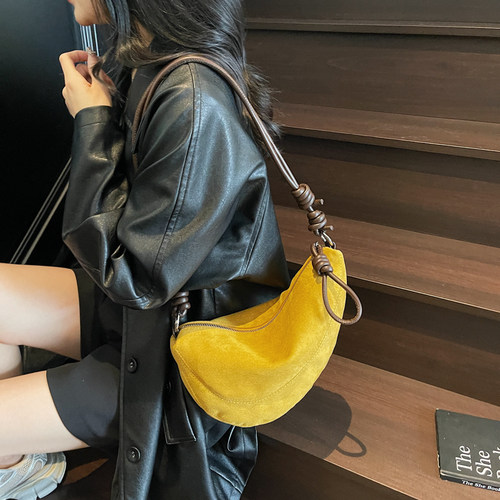 高级感绒面小众饺子包