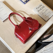 轻奢小众高级感斜挎包小托特包女式 2026新款 日常可用红色新娘婚包