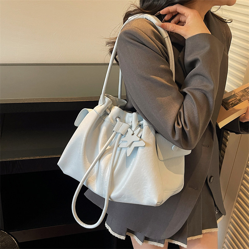 小众设计抽绳束口包女2025秋冬新款通勤水桶包高级感大容量单肩包,箱包皮具/热销女包/男包,水桶包,淘宝优惠券,粉丝福利购,淘宝优惠卷