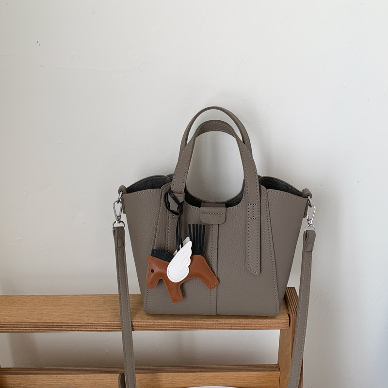 极简风小包包女式2026流行百搭质感手拎包单肩斜挎水桶包菜篮子包,箱包皮具/热销女包/男包,水桶包,淘宝优惠券,粉丝福利购,淘宝优惠卷