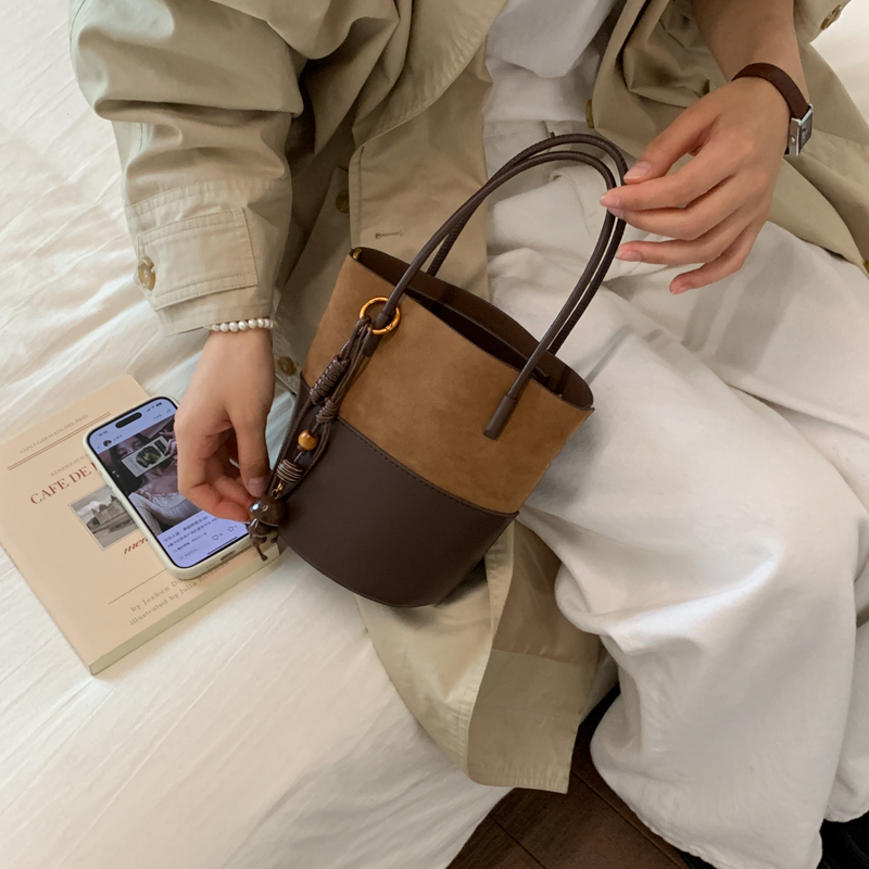 韩系磨砂水桶包包女高级感时尚上班通勤小拎包休闲斜挎包小托特包