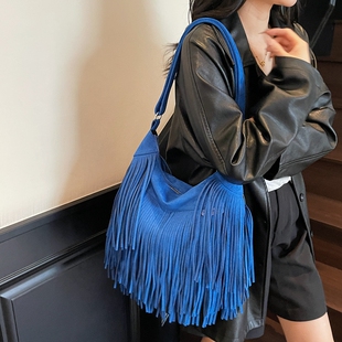 时髦小众复古流苏包包女2026斜挎包磨砂绒面波西米亚大容量单肩包