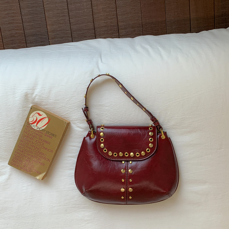韩系chic小众复古红色铆钉马鞍包女腋下包翻盖手提包气质手提拎包