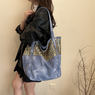 朋克风铆钉大包包美式 通勤休闲托特包 复古牛仔包女单肩大容量时尚