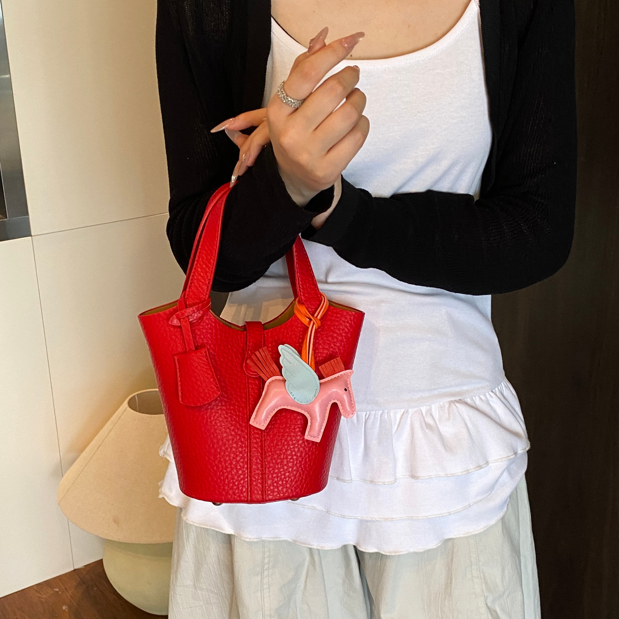 韩系流行爆款小包包女2025新款百搭斜挎包高级感超火手提包水桶包,箱包皮具/热销女包/男包,水桶包,淘宝优惠券,粉丝福利购,淘宝优惠卷