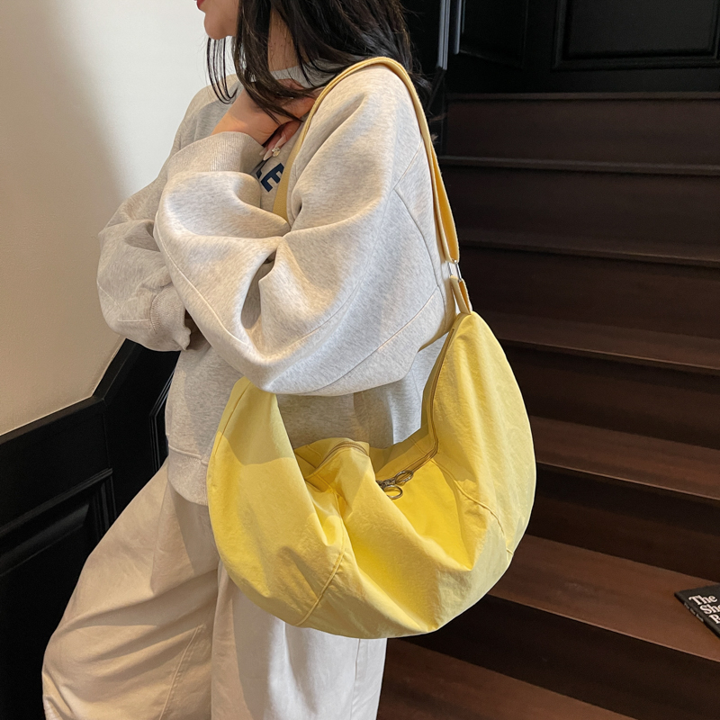 饺子包休闲简约女学生斜挎包