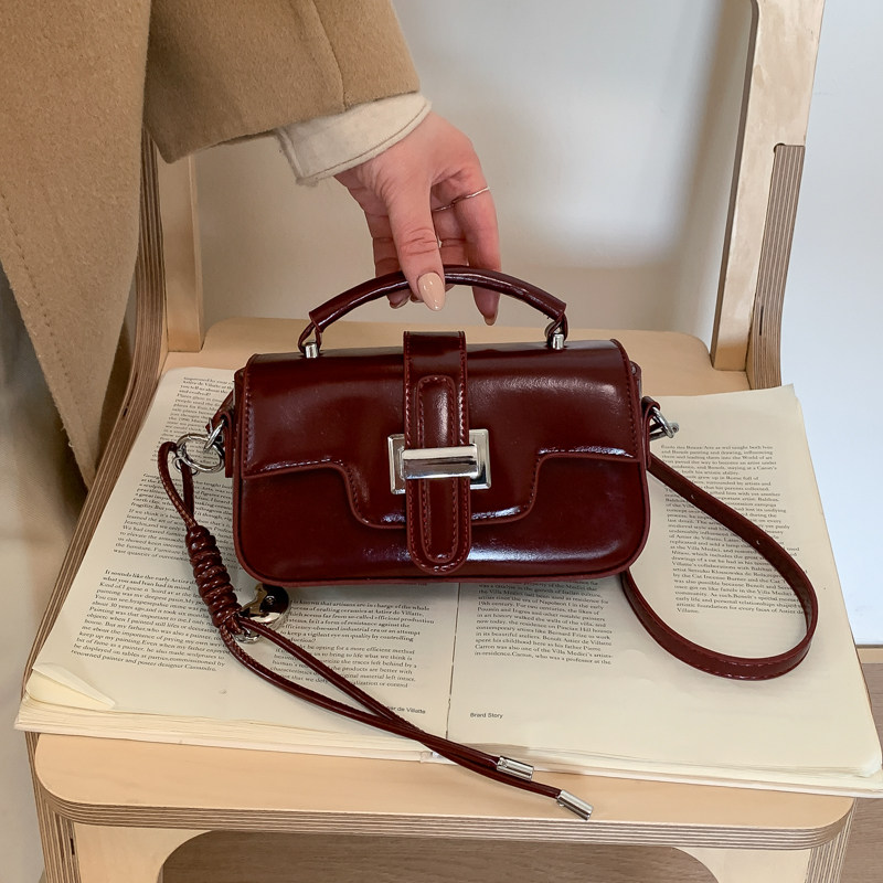 邮差复古高级感小包包女2025秋冬新款时尚斜挎小方包单肩腋下女包,箱包皮具/热销女包/男包,小方包,淘宝优惠券,粉丝福利购,淘宝优惠卷