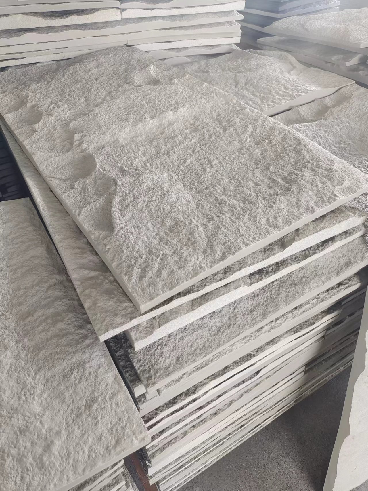 轻质文化石仿石材产品pu石皮超轻仿真石材自然面特色装修防水防火