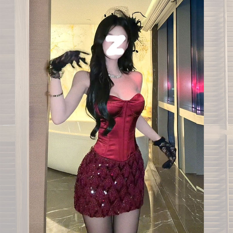 设计感辣妹红色抹胸连衣裙女2025秋冬新款拼接包臀裙性感生日裙子