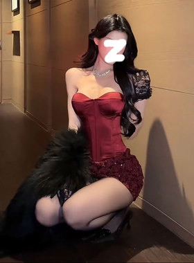 辣妹时髦红色抹胸连衣裙女2025秋冬新款拼接包臀裙性感生日裙子