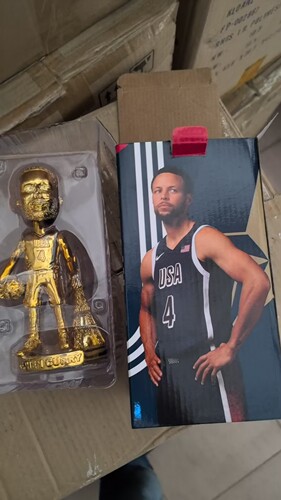 NBA金州勇士队斯蒂芬库里Stephen Curry24巴黎奥运会金色纪念雕像