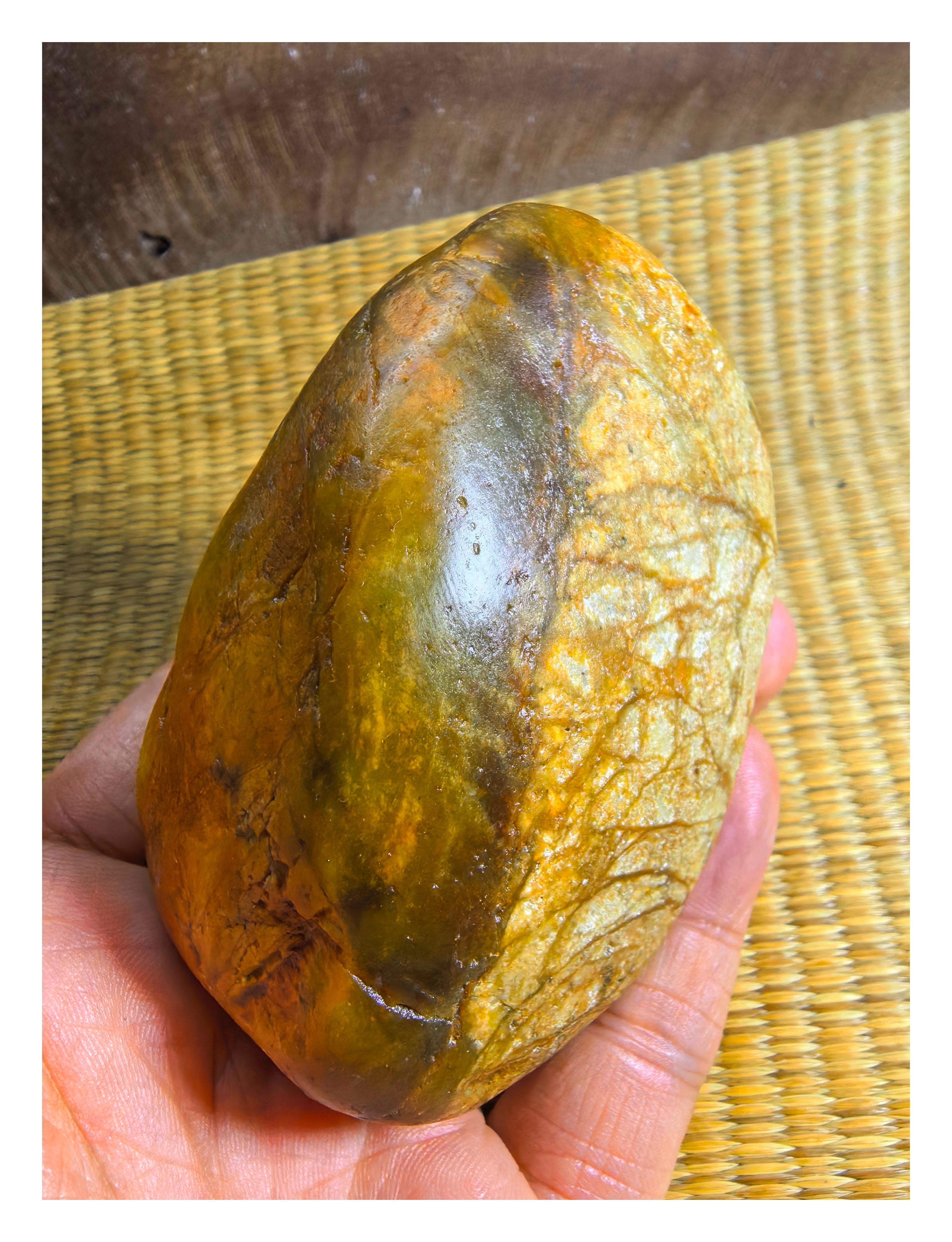 天然鸡油黄新疆和田玉籽料原石三色七彩，来自新疆玛丽艳老河道