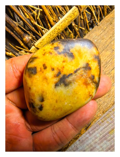 籽料原石天然鸡油黄籽料原皮原籽原籽重61克玉质油润犹如小黄鱼