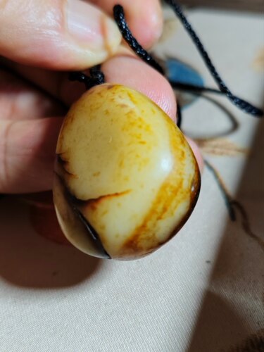 新疆玛丽艳羊脂玉籽料原石挂件，几十年前新疆玛丽艳大马扎收的