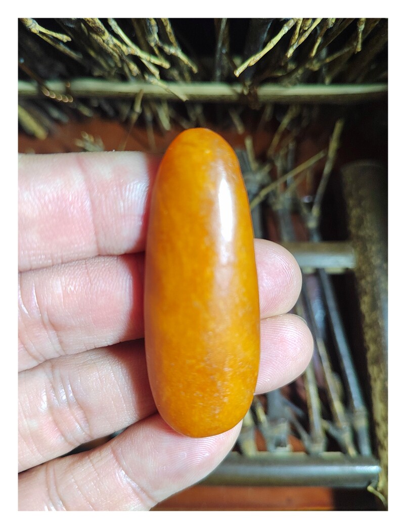 鸡油黄黄玉籽料原石,密度2.99,天然一挂件,一鸣惊人一心一意