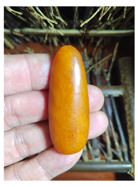 鸡油黄黄玉籽料原石，密度2.99，天然一挂件，一鸣惊人一心一意