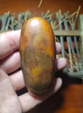 有一种籽料七彩虹红玉籽料原石，密度2.99天然把玩新疆籽玉和田玉