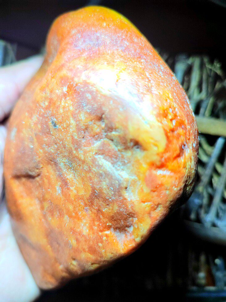 玛丽艳籽料原石，新疆玛丽艳老河道皮色艳丽闻名，鸡冠玉羊脂白玉