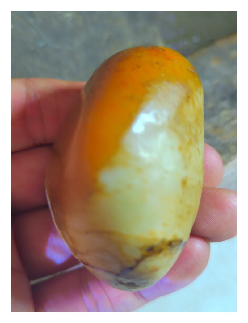 鸡蛋白皮鸡蛋黄原生新疆和田玉黄玉籽料原石，密度2.99，重114克