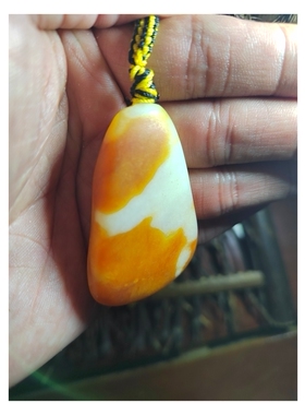 九运的籽料原石，像不像佛有靠山，新疆和田玉橘黄籽料密度2.99