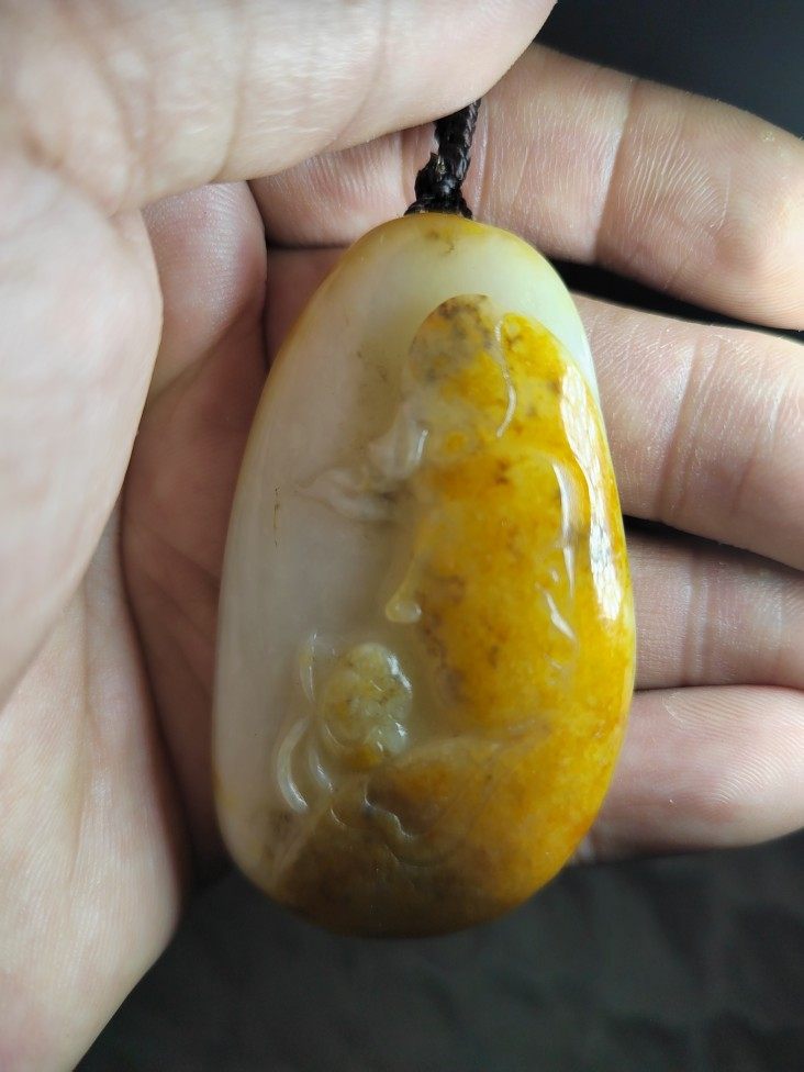 八十年代雕刻工费超过两万 反雕观音技法,新疆和田玉独籽料黄皮
