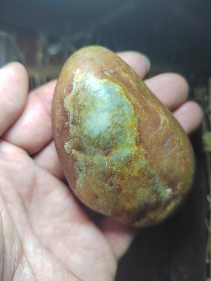 奇葩籽料水红沁，像不像破壳而出的小鸡或者小鸟，水红沁鸡冠红籽