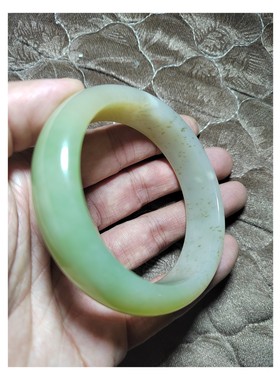 天青霞红飘白云三色籽料手镯，新疆和田玉玉镯，玉器首饰珠宝美玉