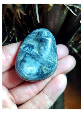 墨玉籽料中的眼睛墨玉，新疆和田玉籽料墨玉籽料原石，密度2.99